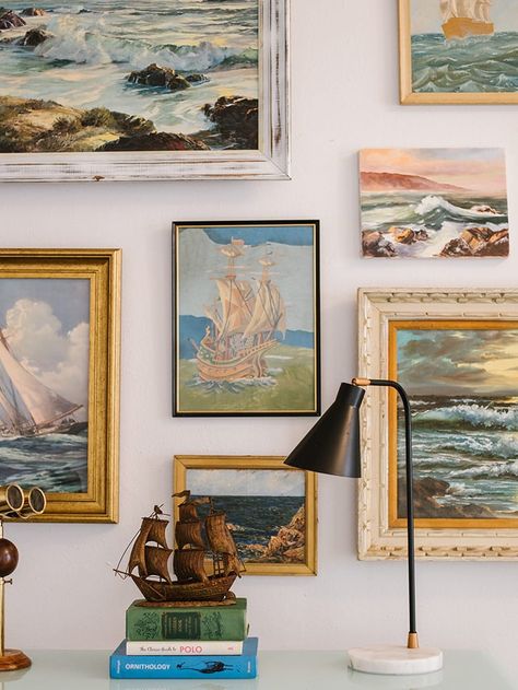 A Design Pro Shares Secrets for How to Decorate With Vintage Paintings Deco Marine, Gallery Wall Inspiration, Hanging Paintings, Wallpaper Vintage, Painting Gallery, Inspiration Wall, Vintage Artwork, Vintage Painting, Art Display