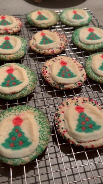 Diana West on Instagram: "Who loves sugar cookies? We sure love the @pillsbury sugar cookies, so let’s double them up! Two is always better than one. What do y’all think? Let me know if you try this. Follow me @houseofwest_ for more. XOXO #pillsbury #baking #christmascookies #sugarcookies #cookiesofinstagram #christmascookie #sugarcookiesfordays #sugarcookiesofinstagram #homesweethome #christmastreats" Pillsbury Stacked Cookies, Pillsbury Sugar Cookies Christmas, Pillsbury Sugar Cookie Dough Ideas, Pillsbury Sugar Cookie Recipe, Pillsbury Holiday Cookies, Christmas Hangout, Elf On The Shelf Cookies, Pillsbury Christmas Cookies, Pillsbury Sugar Cookie Dough