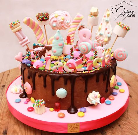 Want to really wow your little one at their next birthday party? Then present them with the showstopping, beyond-cool candy-covered cake of their dreams. Sweetie Cake, Candy Birthday Cakes, Candy Cakes, Easy Cake Decorating, Childrens Birthday Cakes, Cake Cover, Birthday Cake Decorating, Drip Cakes, Savoury Cake