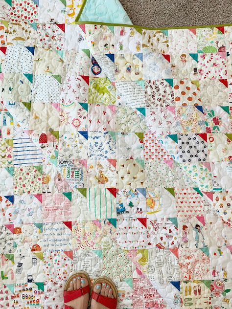 Low Volume Scrappy Quilts, 1930 Quilt Patterns, Low Volume Quilt Pattern, Low Volume Quilts Ideas, Low Volume Quilts, Scrap Blocks, Crazy Quilt Embroidery, Low Volume Quilt, Patchwork Squares