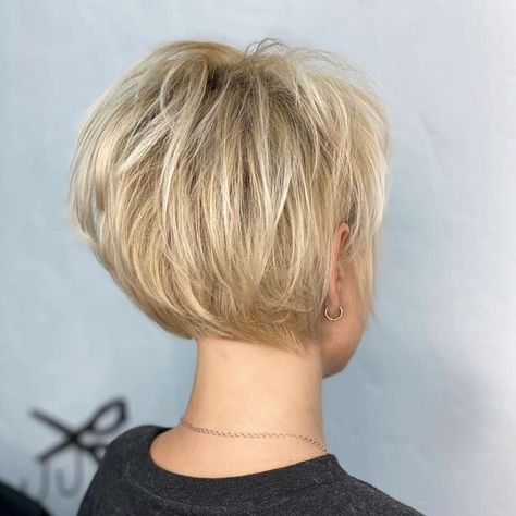 Short Hairstyle Women Back View, Pixie Growout, Bob Hairstyles With Layers, Angled Bobs, Stacked Haircuts, Modern Short Hairstyles, Stacked Hair, Haircut With Bangs, Bob Haircut For Fine Hair