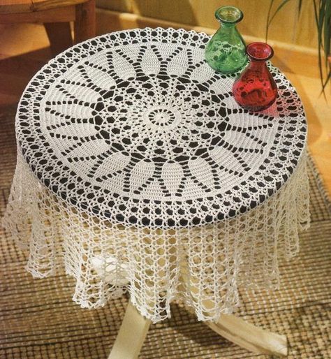 patrones de carpeta circular ganchillo Mantel Redondo A Crochet, Crochet Tablecloth Pattern, Handmade Tablecloth, Crochet Dollies, Crochet Bedspread, Crochet Table Runner, Crochet Home Decor, Crochet Doily Patterns, Crochet Motifs