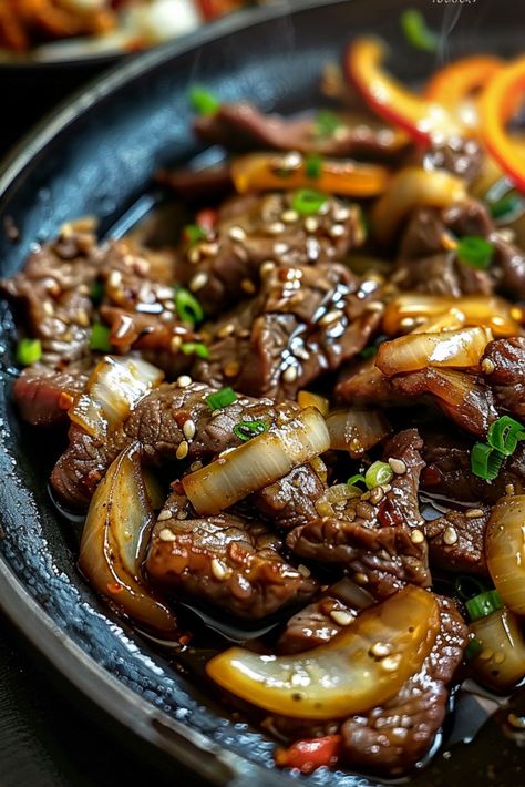 Chinese Pepper Steak With Onions Recipe, Pepper Steak With Onions, Pepper Steak And Onions, Steak With Onions, Steak Stirfry Recipes, Chinese Pepper Steak, Fried Steak Recipes, Steak And Rice, Rice Noodles Stir Fry