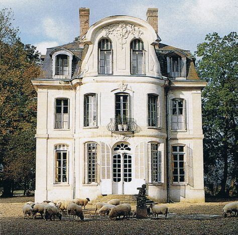 French Mansion, Glam Pad, Abandoned Mansions, French Chateau, World Of Interiors, French House, Abandoned Houses, Beautiful Architecture, Beautiful Buildings