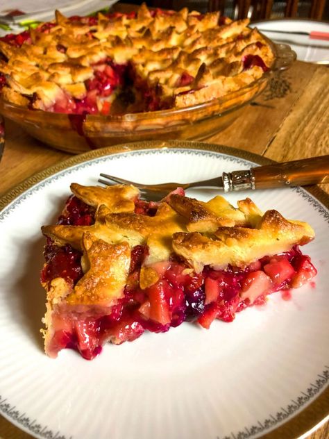 Berries Pie, Berry Pie Filling, Farmer Cheese, Berry Pie Recipe, Apple Pie Recipe Homemade, Pork Roast In Oven, Chocolate Biscuit Cake, Raspberry Pie, Farmers Cheese