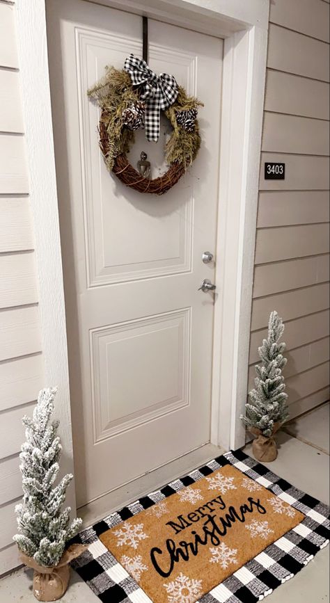 Christmas decorations for apartments Back Door Interior Decor, Apartment Balcony Holiday Decorating, Christmas Front Porch Decor Apartment, Front Door Christmas Decorations Apartment, Cute Apartment Door Decor, Christmas Decor Apartment Door, Apartment Door Decor Entrance Christmas, Christmas Decor Ideas Outdoor Townhouse, Christmas Decor Ideas For A Small Apartment