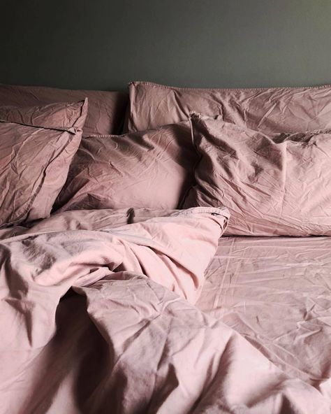 Rose Bedsheets, Rose Bedroom Decor, Dusty Rose Bedding, Dusty Rose Bedroom, Rosé Pink Aesthetic, Dusty Pink Bedroom, Bohemian Pictures, Rose Bedroom, Pink Bedding Set