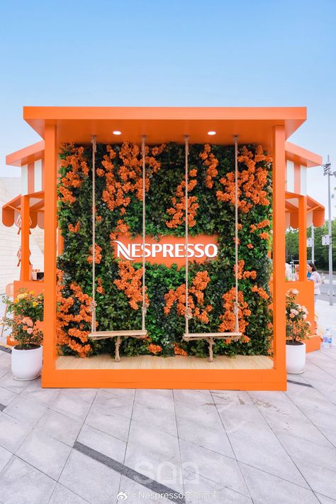 Nespresso Seaside Newsstand Pop-Up Activation, Qinhuangdao Aranya China. Immersive Pop Up Store, Activation Event Ideas, Vanderpump Cocktail Garden, Wellness Pop Up Event, Food Activation Ideas, Pop Up Store Outdoor, Cool Booth Design, Pop Up Retail Design, Pop Up Experience