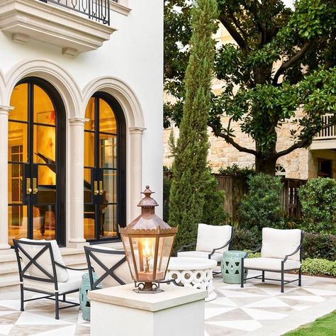 Dreaming of spring! . . Design team @bkdesign_studio @jenkinsinteriors @aquaterra_outdoors @robertelliotthomes Via @pamelajaccarino . . .… Mediterranean Revival Style, Limestone Pavers, Mediterranean Revival, Casas Coloniales, Luxe Interiors, Mediterranean Homes, Home Modern, Dream House Exterior, Classic House