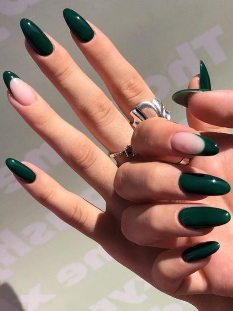 Emerald green French tip accent Emerald Green Nails, Emerald Nails, Green Acrylic Nails, Dark Green Nails, Formal Nails, Green Nail Designs, Green Nail, Makijaż Smokey Eye, Dark Nails