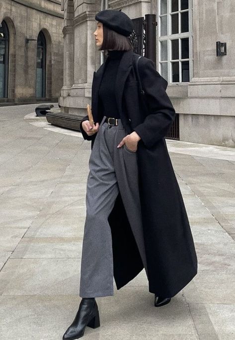 Black Coat Outfit, Long Coat Outfit, Adrette Outfits, Long Black Coat, Winter Fashion Outfits Casual, Chique Outfits, Classy Work Outfits, Looks Black, Stylish Work Outfits