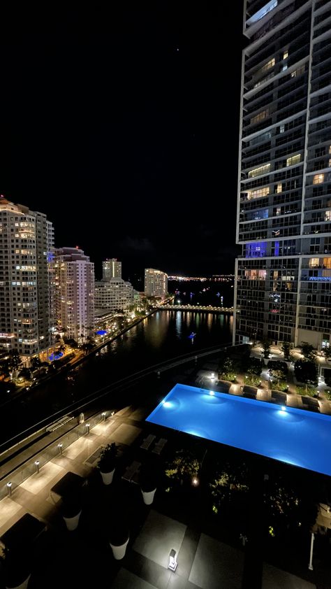 Brickell Miami by night Brickell Miami Night, Miami Night Aesthetic, Miami Aesthetic Night, Pretty Cities, Miami Pictures, Brickell Miami, 2 Aesthetic, Miami Vacation, Moving To Miami