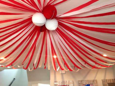 Streamers on the ceiling to tie it altogether!! Circus party Streamer Ideas, Indoor Halloween Decor Ideas, Ceiling Streamers, Christmas Ceiling Decorations, Indoor Halloween Decor, Streamer Decorations, Circus Birthday Party Theme, Circus Crafts, Ceiling Decorations