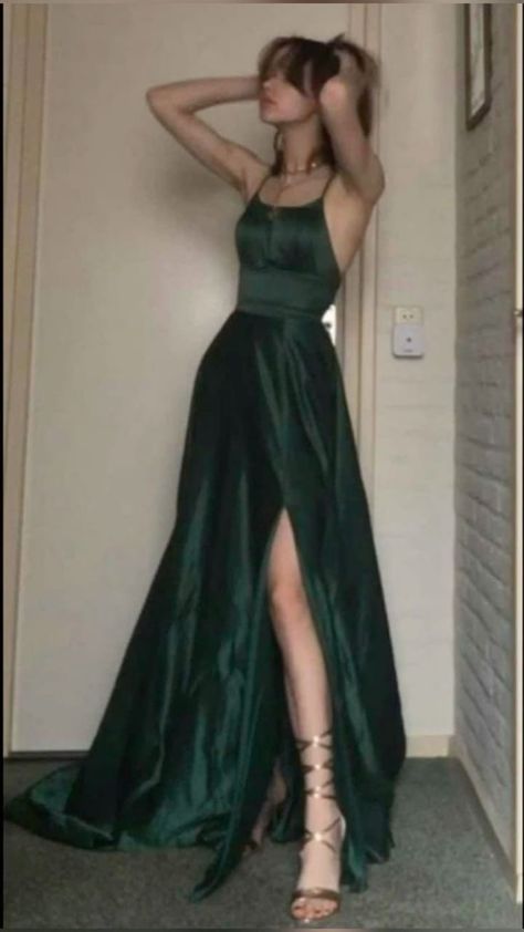 Evening Party Dress Long, Graduation Party Dress, Green Spaghetti, Graduation Party Dresses, Prom Dresses Formal, Prom Dress Inspiration, Pretty Prom Dresses, Womens Floral Dress, Green Prom Dress