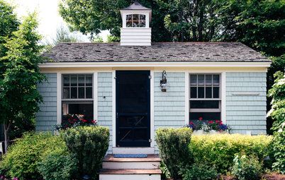 Cabin in Fitch Bay, Quebec - Rustic - Bedroom - Montreal - by Jean Longpré | Houzz Unique House Colors, Small Beach House Exterior, Light Blue Cottage, Boat Homes, Light Blue Houses, Hobbit Homes, Unusual Houses, Shed Tiny House, Tiny House Towns