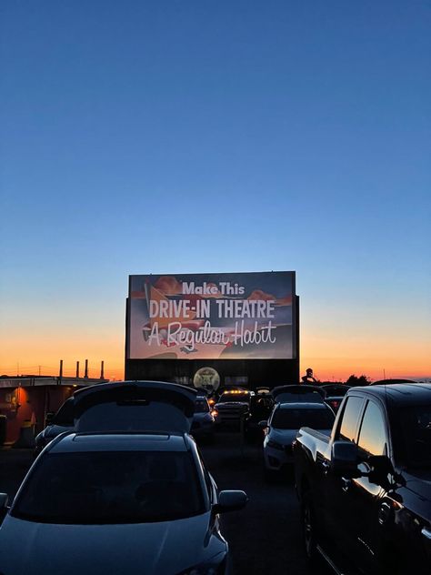 Drive Through Movie Aesthetic, Fall Drive In Movie Aesthetic, Drive Ins Aesthetic, Drive Thru Cinema, Drive In Aesthetic Vintage, Drive In Pictures, Movie Drive In Aesthetic, Drive In Theatre Aesthetic, Summer Theatre Aesthetic