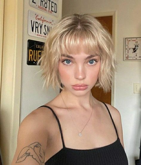 Edgy Short Haircuts with Bangs Short Blonde Haircuts, Short Blonde, Short Hair Haircuts, Short Hair With Bangs, Short Blonde Hair, Blonde Pixie, Cut My Hair, Haircuts With Bangs, Hair Inspo Color