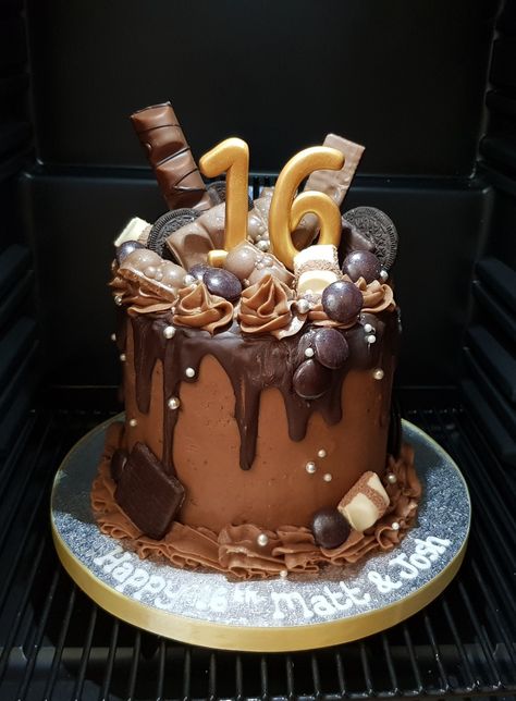 16th Birthday Dinner, 16th Birthday Cake Ideas, Fun Cake Ideas, Boys 16th Birthday Cake, Boys 18th Birthday Cake, 16th Birthday Cake, Sweet Sixteen Cakes, Teen Cakes