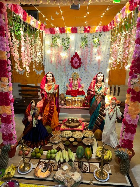 Ganeshji Decoration, Mahalaxmi Decoration, Gauri Decoration, Gauri Ganpati, Ganpati Decoration Theme, Bappa Photo, Aesthetic Tumblr Backgrounds, Pooja Decoration, Ganpati Bappa Photo