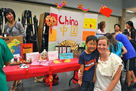 International Night Country Tables China- Kid World Citizen International Day At School Ideas, International Day At School, Multicultural Activities, Curriculum Night, Stand Feria, Festival Booth, Night School, School Culture, Culture Day