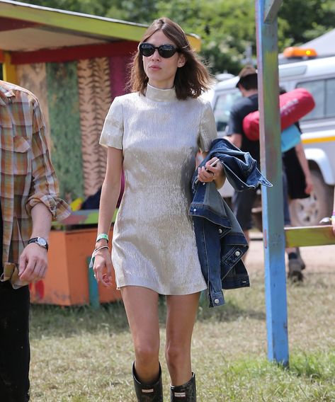 Alexa Chung - Festival Fashion - Glastonbury 2016 - Festival Style - Sienna Miller - Kate Moss Alexa Chung Festival, Glastonbury Festival Fashion, Glastonbury Fashion, Winter Festival Outfit, Pete Doherty, Alexa Chung Style, Look Festival, Fest Outfits, Glastonbury Festival