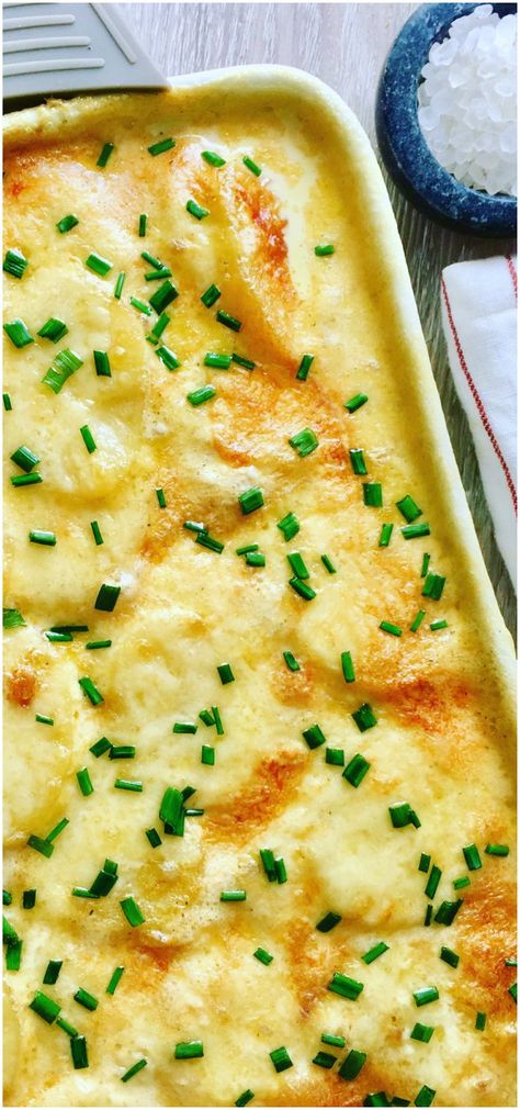 A creamy, cheese scalloped potato casserole that only uses 4 ingredients. So easy to make, yet packed full of flavor - French Onion Scalloped Potatoes Bake French Onion Soup Potato Bake, Cream Cheese Potato Casserole, Creamy Potato Bake, Potato Bake Recipe, Cheese Scalloped Potatoes, Scalloped Potato Casserole, Vegetable Bake Recipes, Foil Bake, Potatoes Casserole