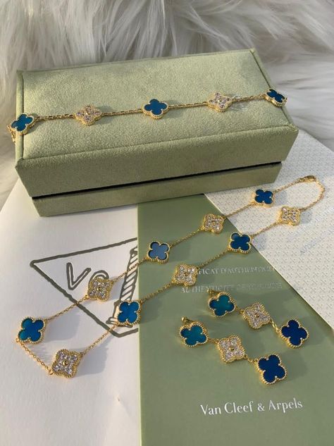 Estilo Blair Waldorf, Dorothy Dandridge, Van Cleef And Arpels Jewelry, Expensive Jewelry Luxury, Luxe Jewelry, Jewelry Accessories Ideas, Dope Jewelry, Girly Accessories, Jewelry Fashion Trends