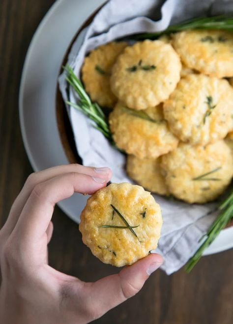 These super crunchy 3-Ingredient Parmesan Cookies only require minimum baking skills and 3 basic ingredients - Perfect paired with wine, and to wow a crowd at your next party! Salty Baked Goods, Salty Snacks For Party, Salty Party Snacks, Parmesan Cookies, Savory Crackers, Savory Cookies, Baking Skills, Savoury Biscuits, Italian Recipes Easy