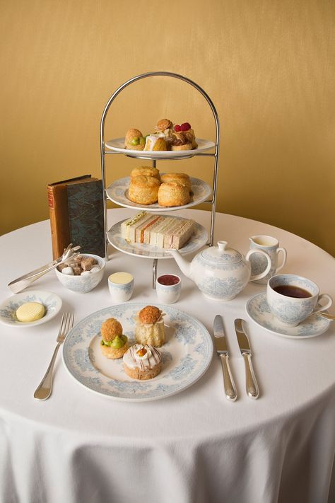 British Tea Party, Afternoon Tea In London, Tea In London, English Afternoon Tea, Best Afternoon Tea, English Tea Party, Tea Time Food, Afternoon Tea Set, British Tea