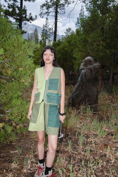 Outdoor Aesthetic Outfits, Outdoor Style Women, Summer Hiking Outfit, Hiking Fashion, Green Fits, Outdoor Fashion, Hiking Outfit, Outdoor Brands, Outdoor Wear