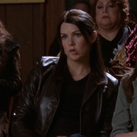 Lorelai Gilmore Style, Babette Ate Oatmeal, Gilmore Girls Fashion, Lorelei Gilmore, Gilmore Girls Outfits, Team Logan, Adoptive Mother, Lauren Graham, Lorelai Gilmore