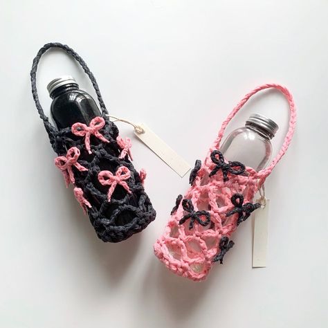 Spoil That New Baby: Luxurious (But Easy!) Crochet Patterns Simpul Makrame, Crochet Water Bottle Holder, Confection Au Crochet, Quick Crochet Patterns, Mode Crochet, Crochet Business, Crochet Clothing And Accessories, Crochet Design Pattern, Kawaii Crochet