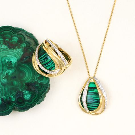 Discover elegance redefined at Green Lake Gallery! ✨💚 Elevate your spring ensemble with this stunning18k yellow gold malachite pendant, adorned with an offset diamond halo from K di Kuore! ✨ Each piece, lovingly made in Italy, carries its own unique tale of craftsmanship and beauty. 💎💚 Fun fact: Did you know that malachite was once ground into powder by Ancient Egyptians for eyeshadow and paint? Plus, the ancients believed it had protective powers against evil spirits. History meets style i... Malachite Pendant, Ancient Egyptians, Green Lake, Evil Spirits, Gold Jewelry Fashion, Diamond Halo, Fun Fact, Ancient Egyptian, Halo Diamond