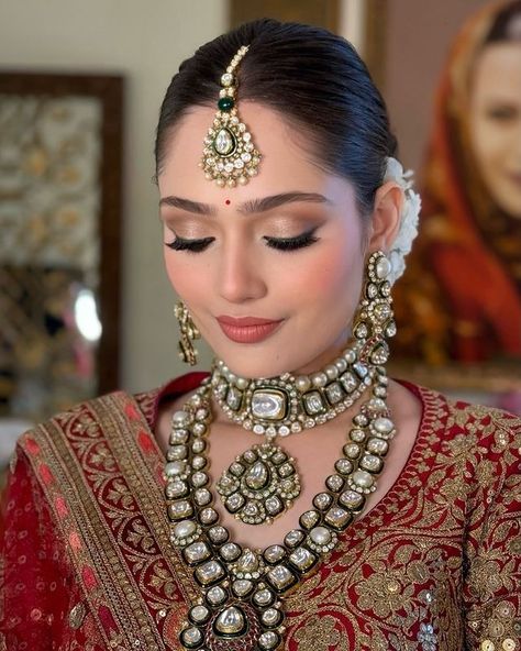 Instagram Soft Indian Bridal Makeup, Wedding Bride Makeup Natural, Indian Bridal Makeup Videos, Indian Bride Makeup Natural, Reception Makeup Indian, Bride Look Indian, Soft Glam Makeup Indian, Indian Engagement Makeup Looks, Eye Makeup For Bride