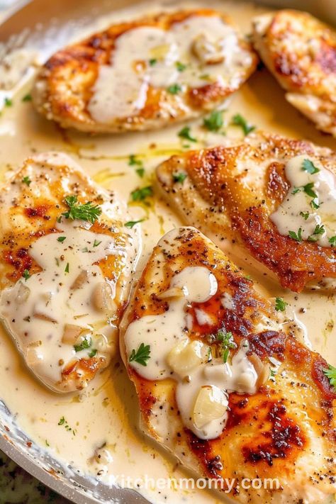 Creamy Garlic Chicken Breasts: A Quick and Delicious Recipe Garlic Chicken Recipes Instant Pot, Heavy Cream Sauce For Chicken, Chicken Heavy Cream Recipes, Instant Pot Garlic Chicken, Creamy Garlic Chicken Thighs, Creamy Garlic Chicken Breast, Garlic Cream Chicken, Simple Chicken Breast Recipes, Baked Creamy Chicken