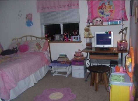 2000s Nostalgia Bedroom, 2000s Childhood Bedroom, 2000s Fever Dream, Childhood Bedroom Aesthetic, Nostalgic Bedroom Aesthetic, 2000s Home Decor, Small Kids Room Ideas, Nostalgia House, Nostalgic Bedroom