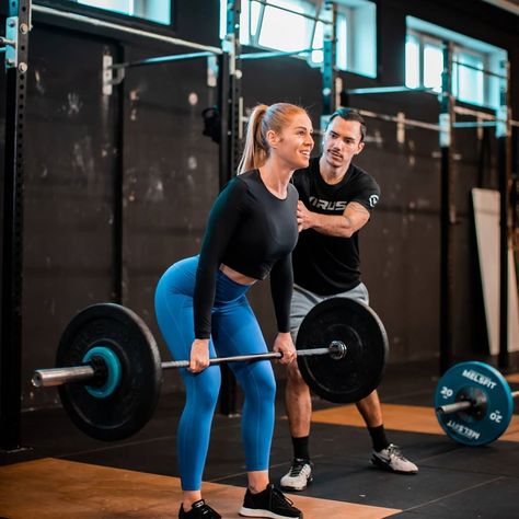 Crossfit Couple, Coach Crossfit, Fitness Shoot Ideas, Gym Group, Gym Photoshoot, Crossfit Coach, Gym Photography, Indoor Gym, Gym Trainer