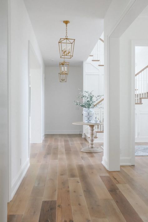 Chantilly Lace Benjamin Moore, White Interior Paint, White Wall Paint, Best White Paint, Benjamin Moore Paint, Wooden Floors, White Paint Colors, Simply White, Up House