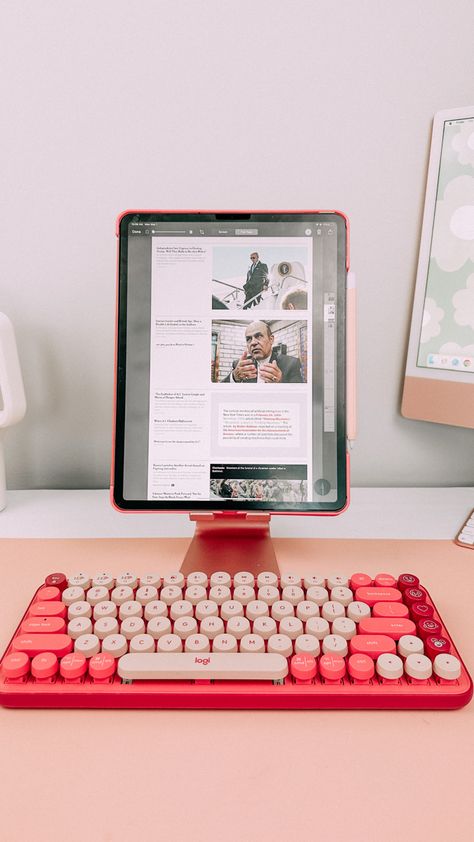 Ipad Air Desk Setup, Ipad Desk Setup Aesthetic, Ipad Desktop Setup, Ipad Laptop, Keyboard For Ipad, Ipad Pro Setup, Productivity Desk Setup, Ipad Keyboard Aesthetic, Ipad Desk Setup