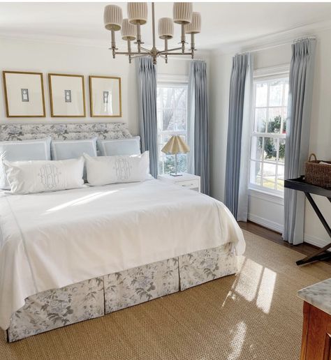 Coastal Grandmother Guest Bedroom, New England Aesthetic Interior Bedroom, White Bedding Ideas Pop Of Color Blue, Bedroom Wall Decor Across From Bed, Grandmillennial Bedroom Green, Southern Primary Bedroom, Blue Walls Master Room, Primary Bedroom Traditional, Grand Millennial Guest Room