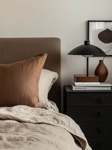 ↑↑↑ Larger size on website 🔸 A cozy bedroom with a bed made with linen sheets and a brown throw pillow. A black bedside table wit Linen Wallpaper Bedroom, Cozy Minimalist Bedroom, Grey Linen Wallpaper, Brown Throw Pillow, Black Bedside, Cozy Minimalist, Black Bedside Table, Brown Throw Pillows, Brown Bed