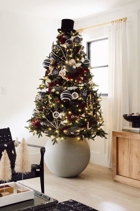 Christmas Tree In Black Pot, Christmas Tree In Large Pot, Flower Pot Christmas Tree Stand, Modern Industrial Christmas Decor, Christmas Tree In Planter Ideas, Christmas Tree In Vase, Christmas Tree Pot Ideas, Christmas Tree In A Planter, Christmas Tree In Pot Planters