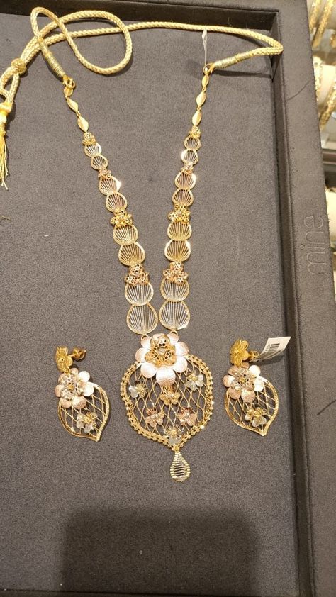 Turkish Gold Jewelry, Unique Gold Jewelry Designs, Wedding Jewelry Sets Bridal Jewellery, Gold Jewels Design, New Gold Jewellery Designs, Fancy Jewelry Necklace, Gold Bridal Jewellery Sets, Jewelry Set Design, Gold Jewelry Stores