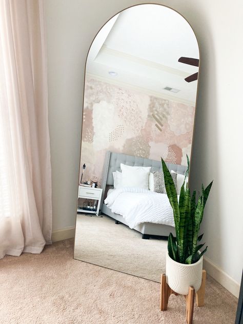 Big Mirror In Room Ideas, Cute Big Mirrors, Big Body Mirror Bedroom, Wide Mirror In Bedroom, Big Mirror In Bedroom Ideas Decor, Beige Bedroom Decor Ideas, Big Mirrors In Bedroom, Standing Mirror In Bedroom Aesthetic, Big Mirror In Bedroom Aesthetic