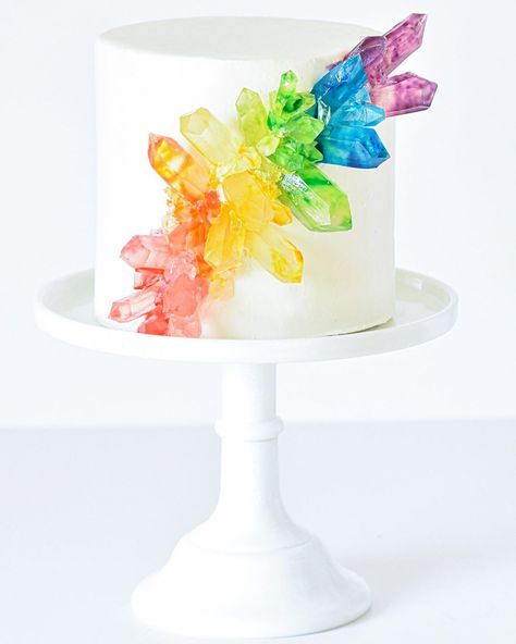 Rainbow Geode Cake, Gem Stone Cake, Gemstone Birthday Cake, Gem Cake Ideas, Gem Birthday Cake, Gem Birthday Party Ideas, Crystal Cake Ideas, Gemstone Birthday Party, Geode Cake Birthday