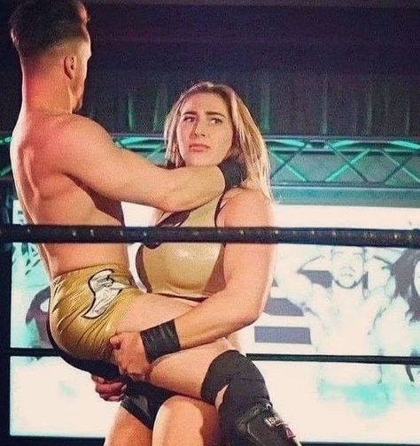 Wwe Funny Pictures, Austin Theory, Wwe Funny, Buff Women, Wrestling Posters, Rhea Ripley, Pose Fotografi, Fitness Inspiration Body, Human Poses Reference