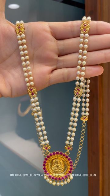 Pearls Chain Designs, Gold Small Necklace Designs, Pearl Haaram Designs, Traditional Pearl Jewellery, Small Pearls Indian Jewellery, Pearl Necklace With Saree, Pearl Chains Indian Gold, Pearl Sets Jewellery Indian, Kerala Traditional Jewellery