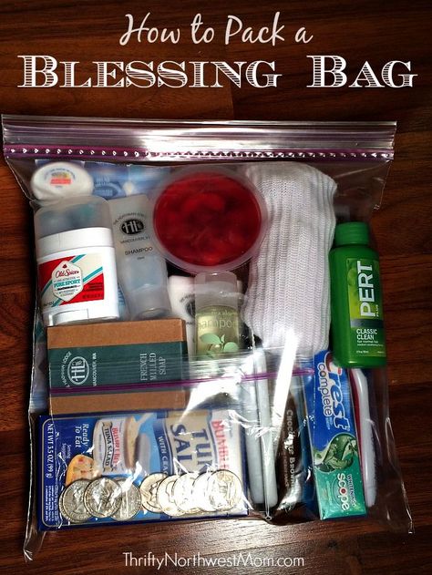 A great way to get kids involved in helping people in need in the community is to create Blessing Bags, to provide real help for those who are homeless or homeless organizations. We have a free printable checklist too! Blessing Box Ideas, Blessings Bags, Homeless Bags, Homeless Care Package, Donation Boxes, Blessing Bag, Community Service Ideas, Blessing Bags, Homeless Shelter