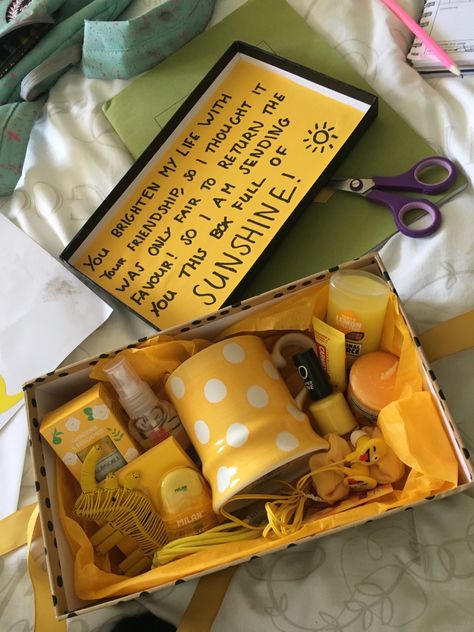 Something Yellow Gift, Basket Full Of Sunshine Gift Ideas, Friendship Boxes Diy Gift Ideas, First Day Of Work Gift Ideas, Box Full Of Sunshine Ideas, You Are My Sunshine Gifts, Sunshine Box Ideas Birthday, Birthday Gifts For Christian Best Friend, Yellow Birthday Box Ideas