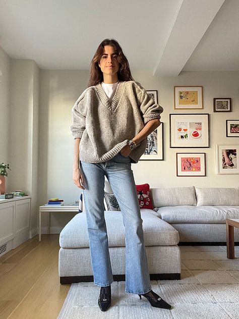 Man Repeller Style, Leandra Cohen, Leandra Medine Style, Light Blue Knit, Leandra Medine, Fashion Sites, Cardigan Outfits, Winter Sweater, 가을 패션